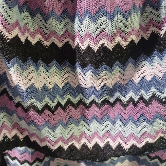 Multicolor Chevron Women's Top - Picture 4 of 10